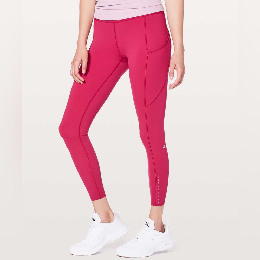 Lululemon Fast & Free 7/8 Tight II *Nulux 25"
Ruby Red